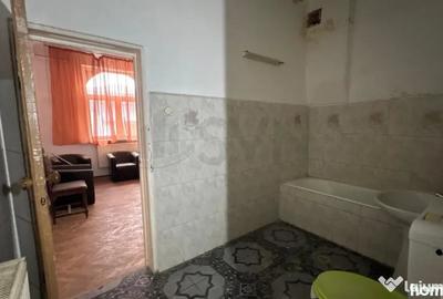 Casă cu 11 camere cu Teren 341 Mp în Dudești