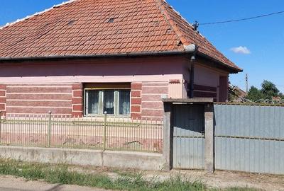 Casă cu Teren 1054 Mp în Ucuriș