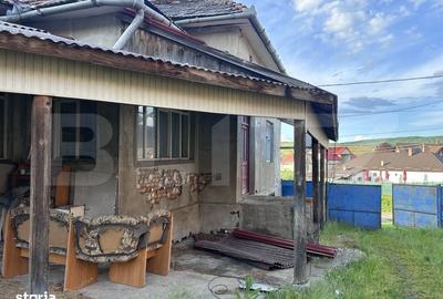 Casă cu 4 camere în Șanț