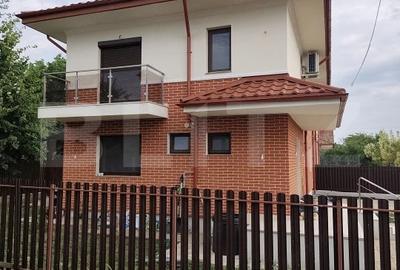 Casă cu 4 camere cu Teren 350 Mp în Central