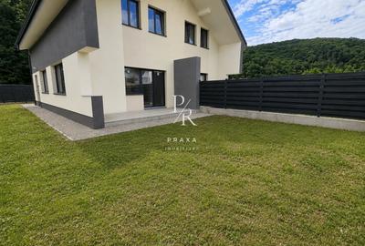 Duplex cu 4 camere cu Canalizare în Florești