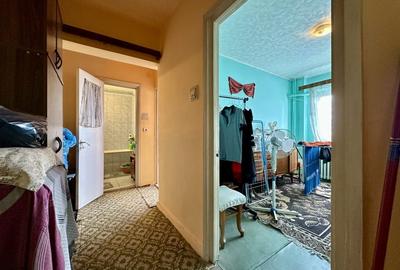 Apartament cu 3 camere semidecomandat în Gorjului
