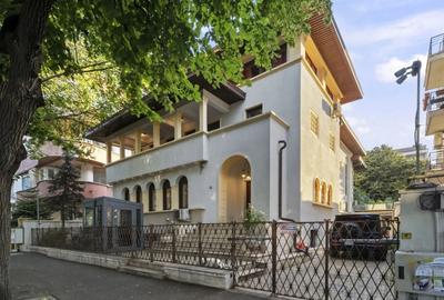 Casă cu 8 camere cu Canalizare în Aviatorilor