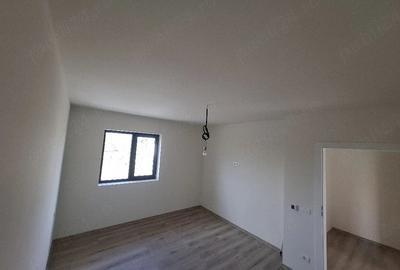 Casă cu 4 camere cu Canalizare în Urseni - 2