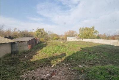 Teren de 1000 mp, în Nanov