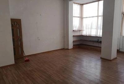 Spațiu comercial, de 40 mp, în Precista