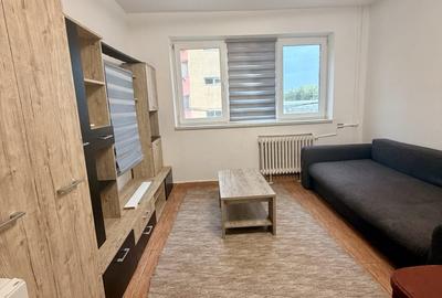 Garsonieră nedecomandată, mobilată în UMT