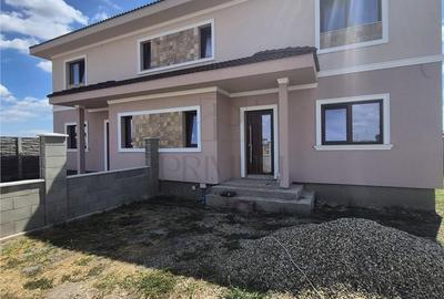 Casă cu 4 camere cu Teren 335 Mp în Moșnița Nouă