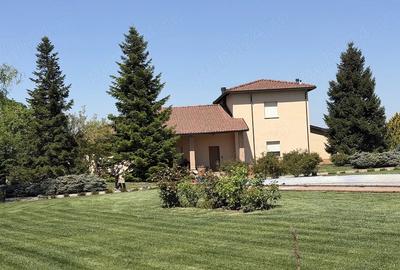 Casă cu 2 camere cu Teren 6500 Mp în Central - 1