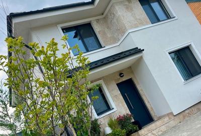 Casă cu 5 camere cu Teren 410 Mp în Corbeanca