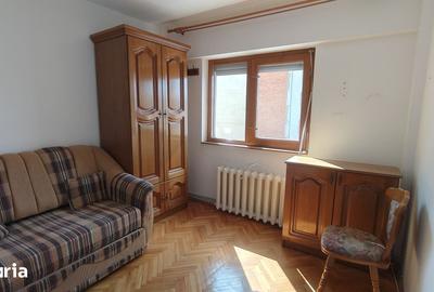 Apartament cu 3 camere decomandat în 14 Mai - 1