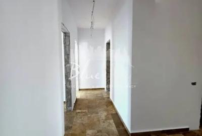 Apartament cu 4 camere decomandat în Faleza Nord