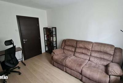 Apartament cu 3 camere decomandat în Griviței