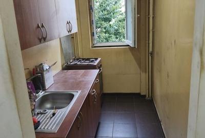 Apartament cu 2 camere semidecomandat în Crâng