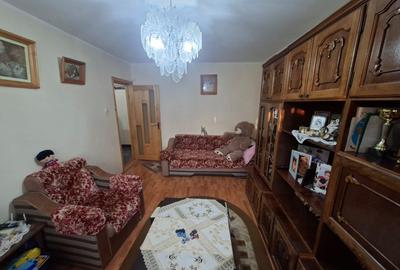 Apartament cu 2 camere decomandat în Nicolina