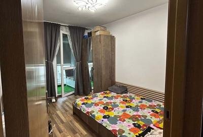 Apartament cu 3 camere semidecomandat în Lacul Tei