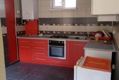 Casă cu 4 camere cu Teren 283 Mp în Independenței - 12