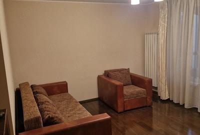Apartament cu 2 camere decomandat, mobilat în Central