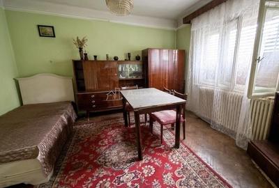 Casă cu 8 camere cu Teren 357 Mp în Central