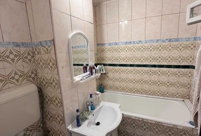 Apartament cu 3 camere decomandat în Lacul Tei