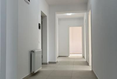 Apartament cu 3 camere decomandat în Tractorul - 1