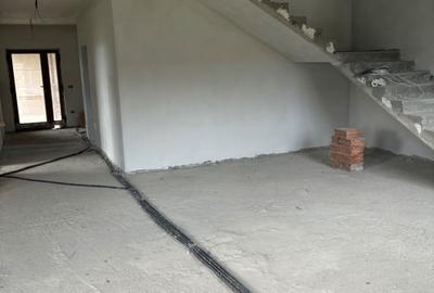 Casă cu 4 camere în Crăciunești - 1
