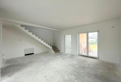 Duplex cu 4 camere cu Canalizare în Moșnița Veche
