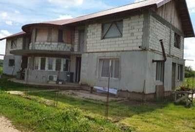 Casă individuală cu 8 camere cu Teren 928 Mp în Țegheș - 1