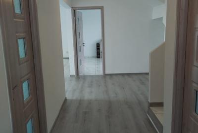 Casă individuală cu 5 camere cu Teren 350 Mp în Central - 11
