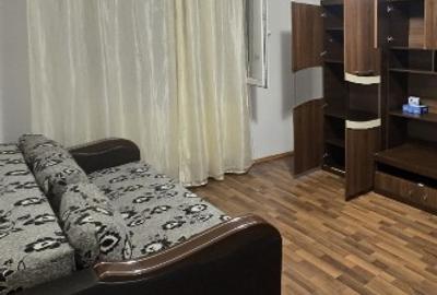 Apartament cu 2 camere decomandat în Tractorul