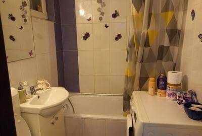 Apartament cu 2 camere semidecomandat, mobilat în Giurgiului