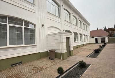 Spațiu comercial, de 250 mp, în Central - 11
