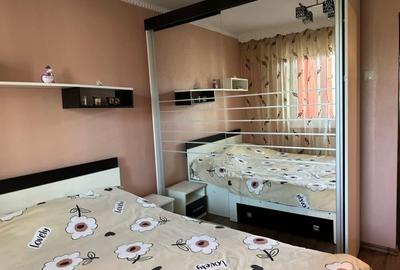 Apartament cu 3 camere semidecomandat, mobilat în Micro 38 - 2