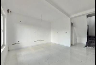 Casă cu 5 camere cu Teren 170 Mp în Lumina - 3