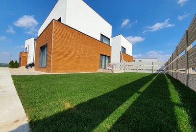 Casă cu 4 camere cu Teren 330 Mp în Tunari