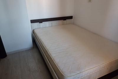 Garsonieră decomandată în Roșu