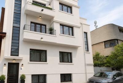 Casă individuală cu 15 camere cu Canalizare în Dacia