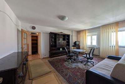 Apartament cu 3 camere semidecomandat în Aviației