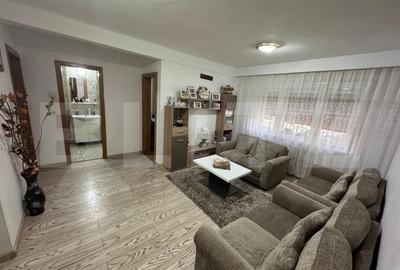 Apartament cu 4 camere decomandat, mobilat în Mihai Eminescu