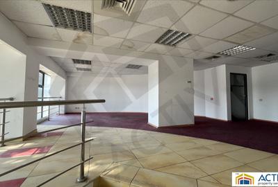 Spațiu comercial, de 200 mp, în Circumvalațiunii - 3