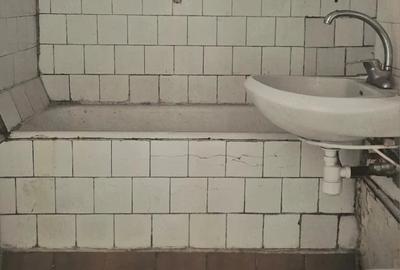 Apartament cu 3 camere semidecomandat în Lacul Tei