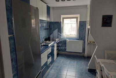 Apartament cu 3 camere decomandat, mobilat în Ștrand