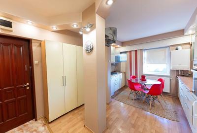 Apartament cu 2 camere decomandat în Central