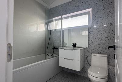 Casă cu 4 camere cu Teren 480 Mp în Mogoșoaia