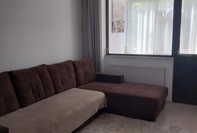 Apartament cu 3 camere decomandat, mobilat în Tineretului