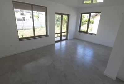 Casă cu 4 camere cu Teren 300 Mp în Domnești - 9