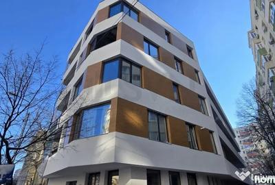 Apartament cu 4 camere semidecomandat în Central