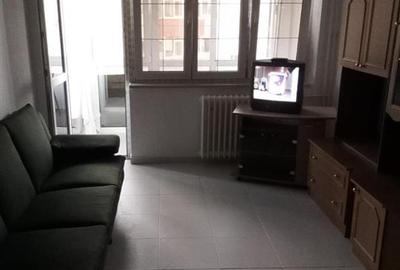 Apartament cu 2 camere semidecomandat în Berceni