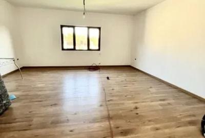 Casă cu 4 camere cu Teren 256 Mp în Chercea - 4