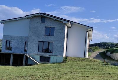 Teren de 1800 mp, în Central - 4